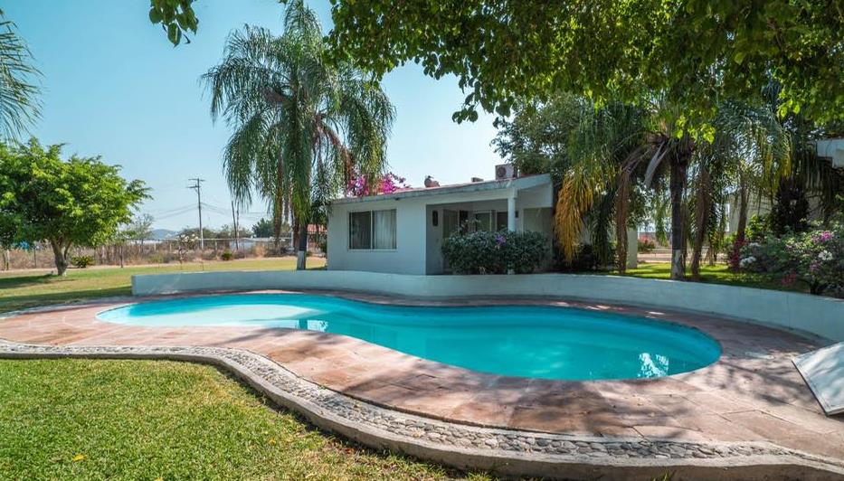 Vente con tus amigos o tu familia y disfruta de un fin de semana en Albatros.